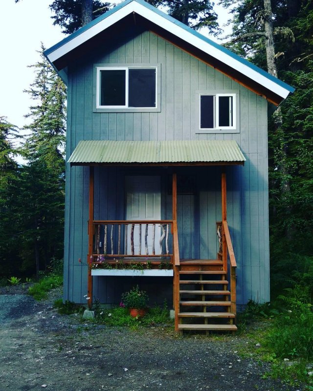 Alaska cabin for 3.